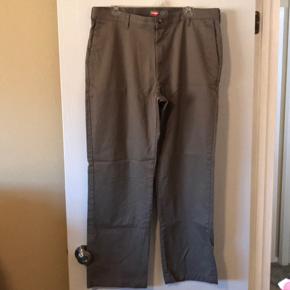 Men’s Wrangler Khakis